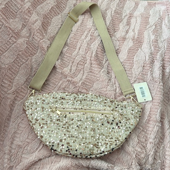 New Crossbody Bag, Fanny Pack with 2 pockets - Picture 2 of 7